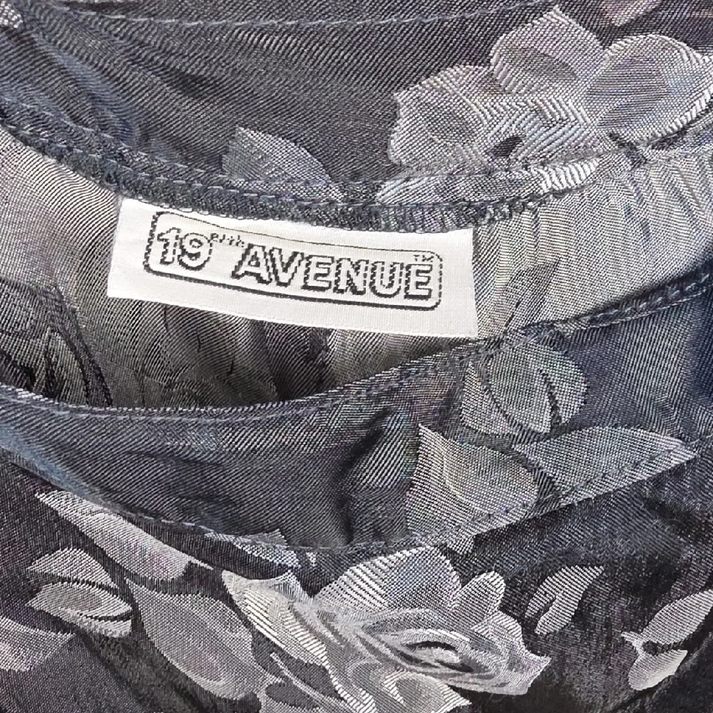 VINTAGE 19th AVENUE Floral Button-Back Skirt – Black & Silver Roses - Picture 7 of 8